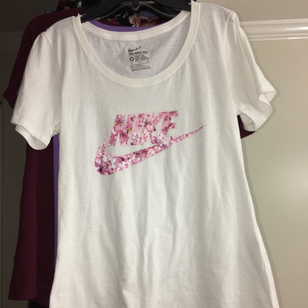 Nike women’s tee